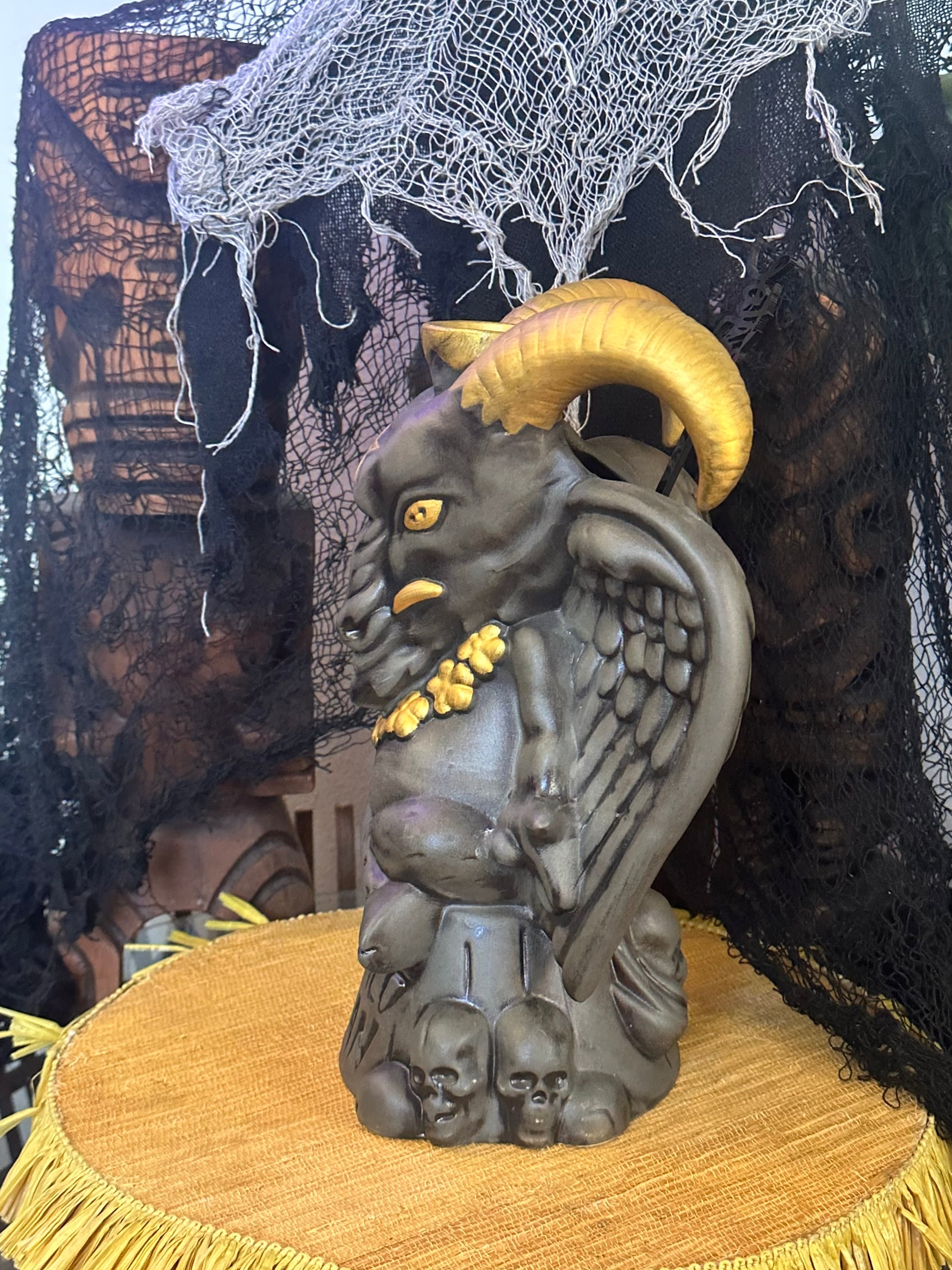 【Special Price】 悪魔撲殺箱(goat type)オブジェ Goat – Youtooz Collectibles